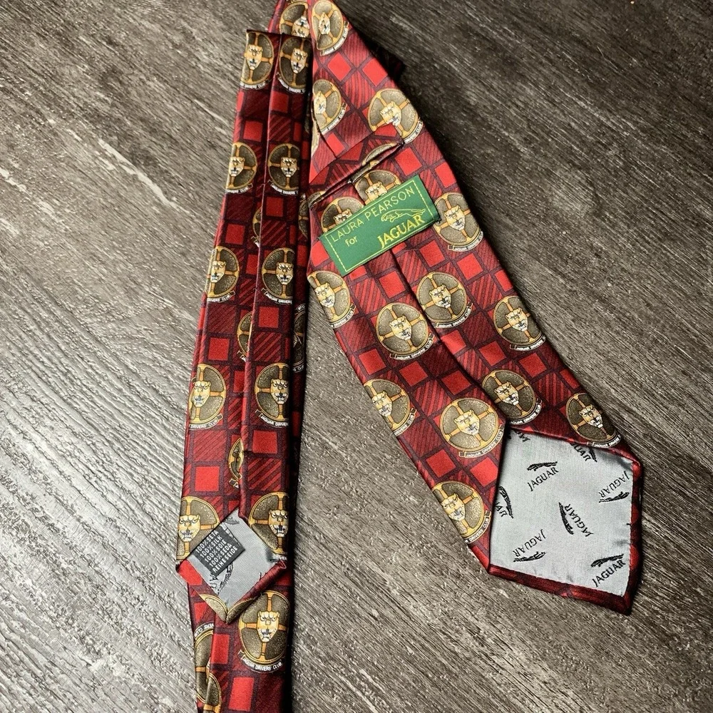 Vintage Laura Pearson for‎ Jaguar Auto Car Collectible Italy Red Gold Neck Tie - Picture 4 of 4